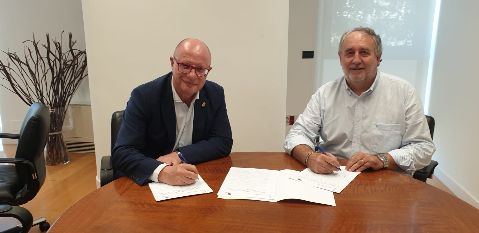 El Departamento de Educación firma con la Fundación Ilundain Haritz-Berri un convenio para prevenir adicciones en los centros educativos de Navarra